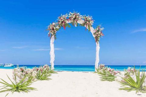A ROMANTIC BEACH WEDDING